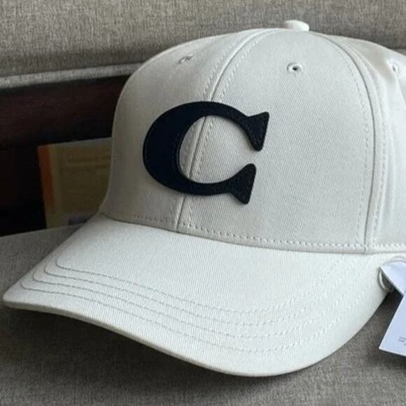 ❤️ Coach Varsity Baseball Cap Chalk M/L